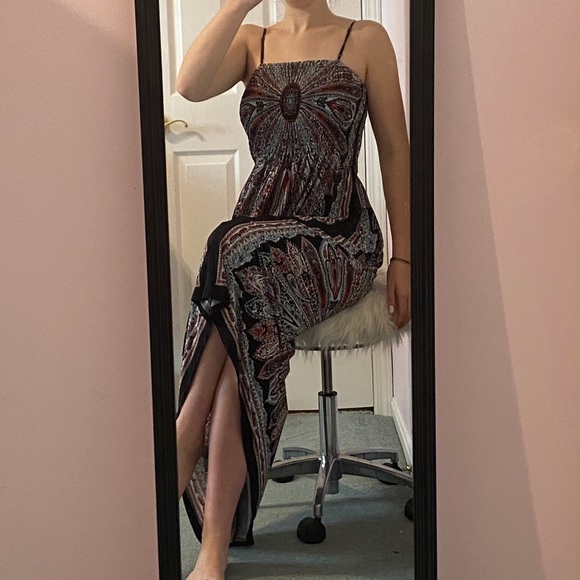 Dresses & Skirts - CUTE SUMMER MAXI DRESS